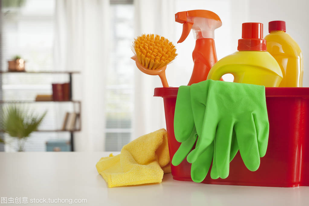 家庭清潔用品與計算機設備的塑料桶應用及管理